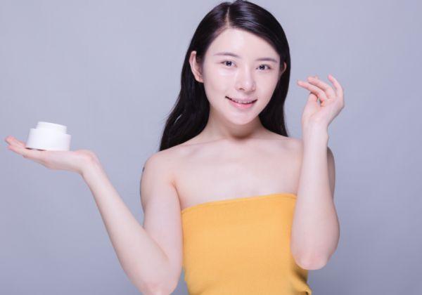 鼻子黑头多的原因