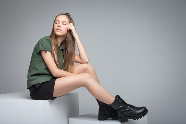 女生冬季穿短裤配什么鞋子 告诉你怎么做