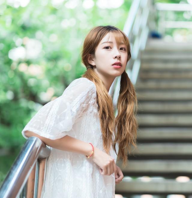 脸大的女孩怎么扎头发好看 女生显瘦扎发