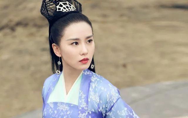 1520322938765320.jpg 迪丽热巴新剧《烈火如歌》造型遭吐槽 论发型对女星的重要性
