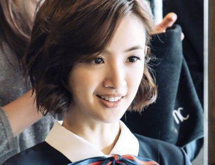 1565236030487765.jpeg 圆脸适合的发型,盘点圆脸明星的发型,足够你借鉴