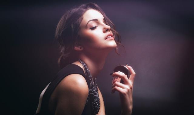女士喷香水的正确方法,香水怎么用效果最好