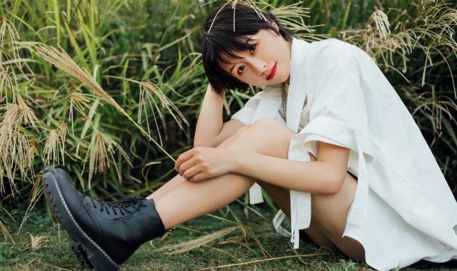 女生马丁靴搭配,这样搭配更有女人味