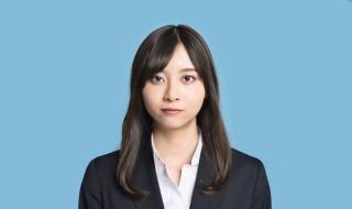 拍证件照穿什么颜色衣服好看(白底证件照穿什么颜色的衣服好看)