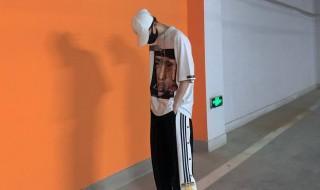 黑人穿什么颜色衣服显白,黑人穿什么颜色衣服显白男生