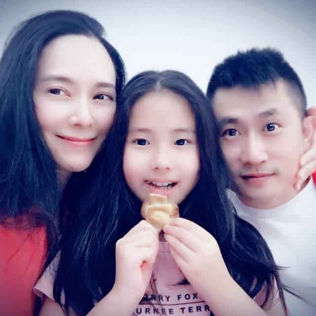郭羡妮否认10岁爱女以“童星”出道:实在不敢当