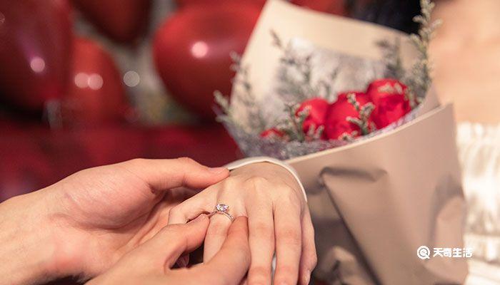 如何挑选结婚钻戒