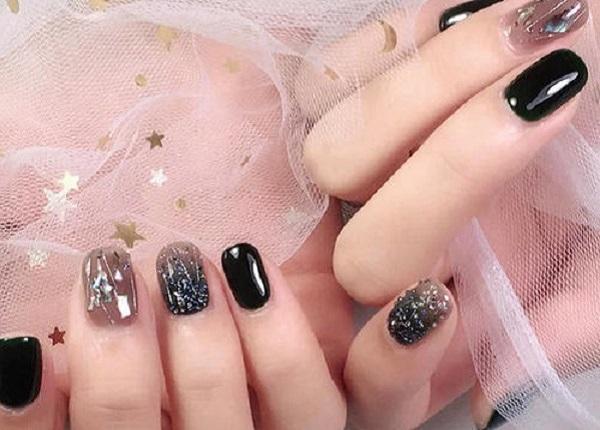 纽约风暴碎钻美甲怎么涂