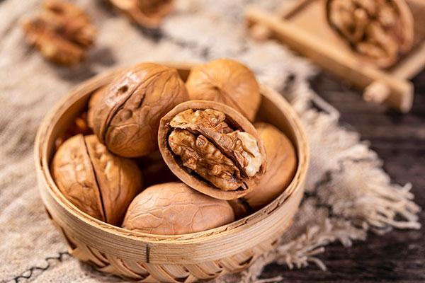 头发干枯毛躁的解决方法
