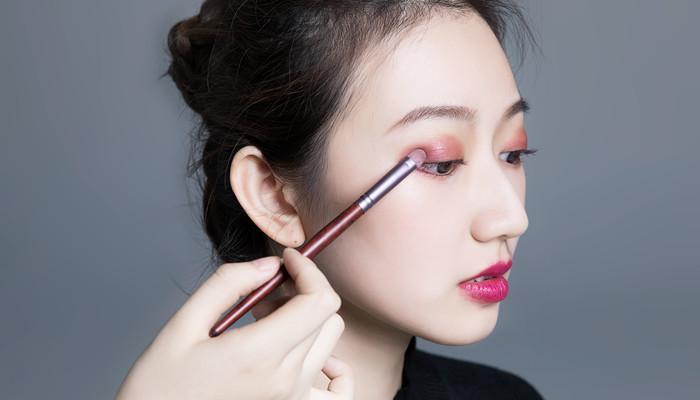 蜜粉和定妆粉的区别在哪里?