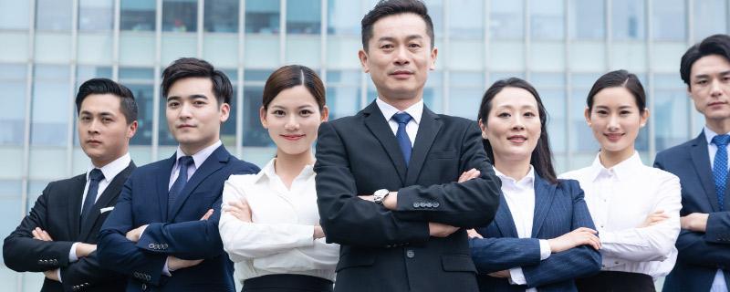 西装里面能不能穿毛衣