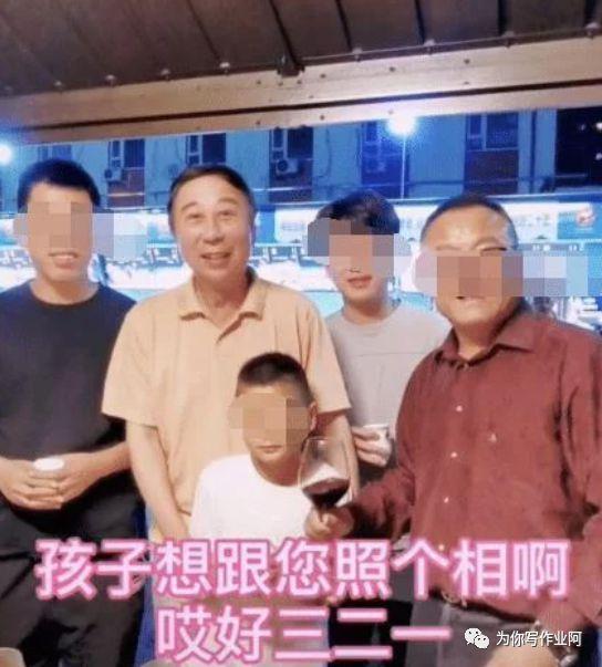 64岁冯巩饭局私照流出,打脸多少人,层次越高的人,越懂得谦卑