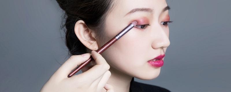 鱼尾眼妆画法步骤