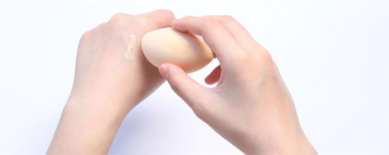 粉底过期还能再用吗