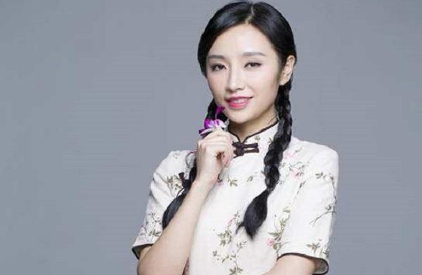 穿旗袍适合扎什么头发