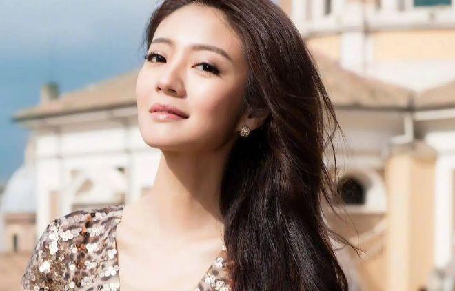 安以轩分得13亿,70亿给前妻女儿?陈荣炼入狱后豪门太太梦碎