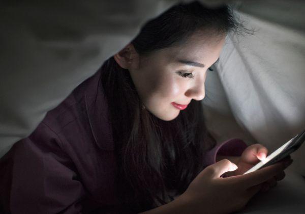 嘴角长痘怎么办