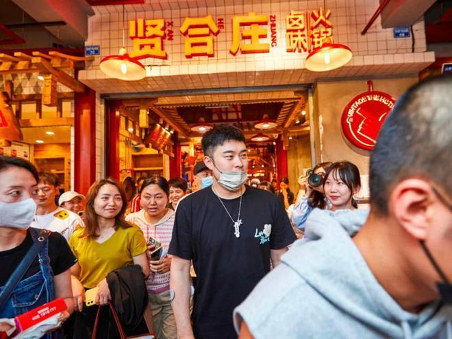 胡海泉奶茶品牌偷税被罚 加盟费等年收入超五百万