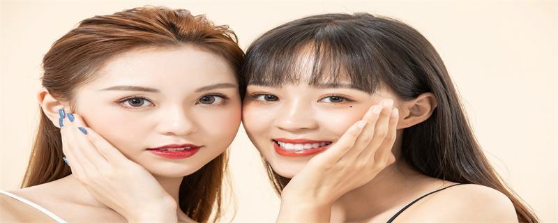 脸大怎么拍证件照显瘦