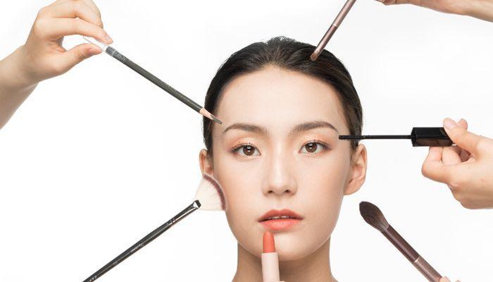 只涂口红算化妆吗