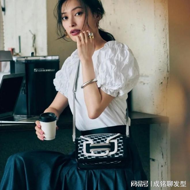 这才是“气质女神”的穿衣模板,时尚高级又知性,简约大方又洋气