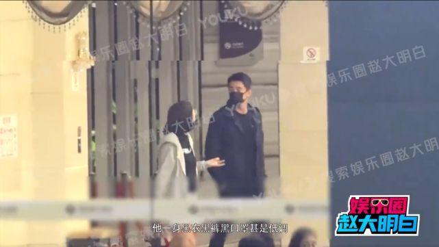 赵丽颖林更新聚餐,男方点头哈腰超热情,女方低调显温柔