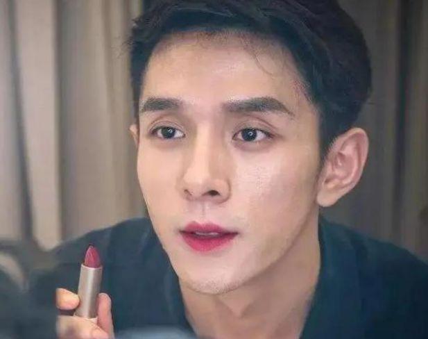 李佳琦停播数日,官方曾勒令其内部整改,网友:估计凉了