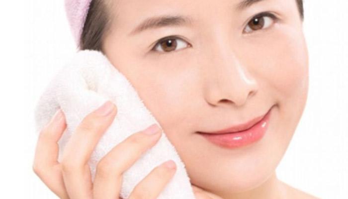 染头发染到脸上怎么洗掉