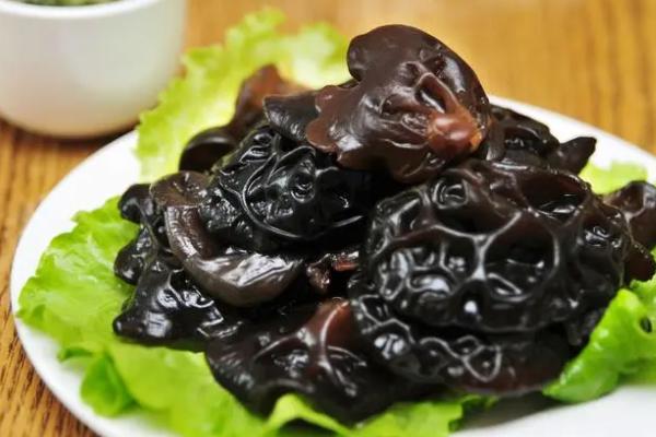 囊胚移植第二天吃木耳对着床有影响吗?