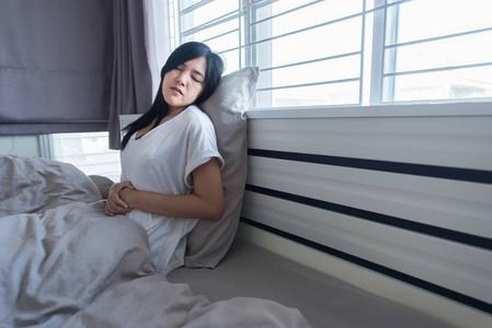 鲜胚移植后第三天小腹有针刺感是正在着床吗?