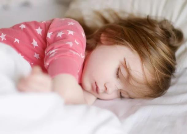 宝宝的睡眠规律是如何形成的，调节方式是这样的