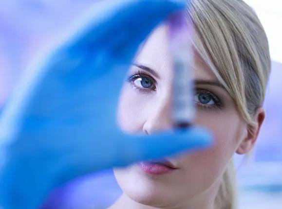 青岛试管婴儿生孩子费用介绍,总计约为25万元