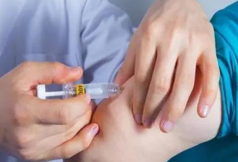 试管促排后很多女性会出现腹痛的情况，多半是由于卵巢过度刺激