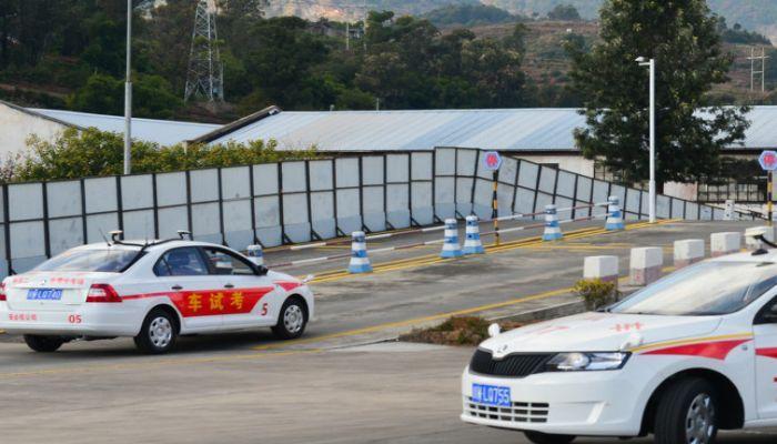 坡道定点停车和起步技巧 坡道定点停车和起步应该注意什么 驾校.jpg
