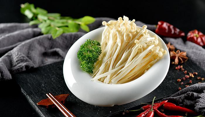 比金针菇粗一点的蘑菇