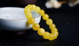 蜜蜡是什么材料做成的 蜜蜡是什么材料做成的值不值钱