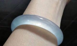 翡翠手镯贵妃怎么戴 贵妃手镯佩戴方法