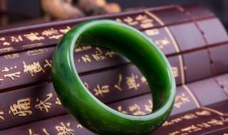 翡翠镯子有斜裂纹怎么办 翡翠手镯有斜裂纹