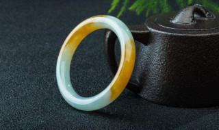翡翠手镯怎么分辨价格(怎么辨别翡翠玉的价位)