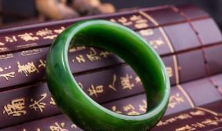 翡翠玉镯怎么保养方法（翡翠玉镯如何保养）